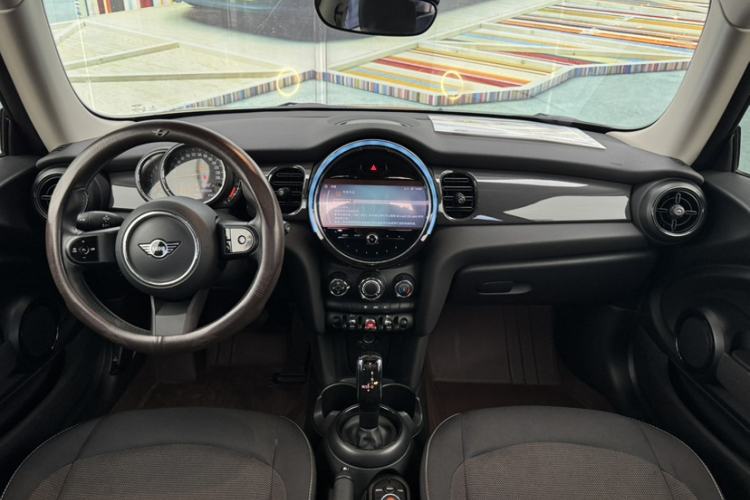 Used MINI 2023 1.5T ONE Interior 2