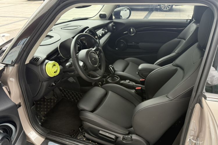 Used MINI 2023 1.5T COOPER Artist Interior 2