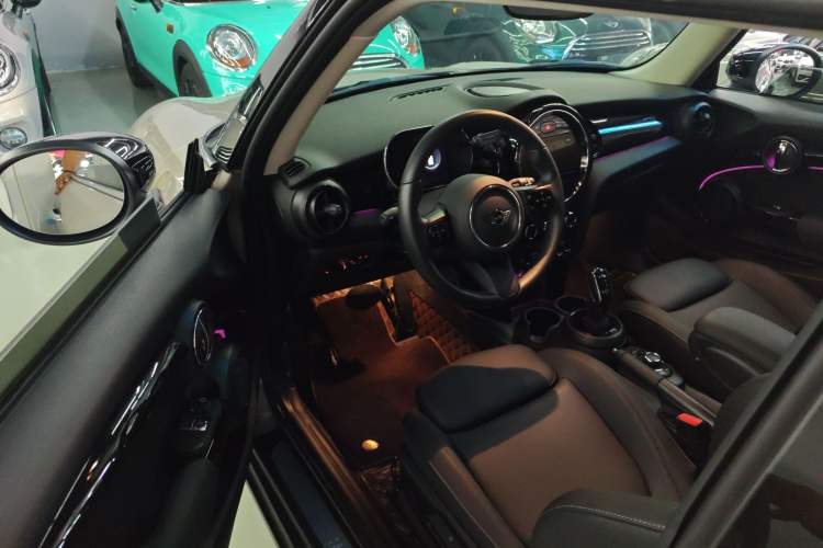 Used MINI 2023 Updated 1.5T COOPER Artist Interior 2