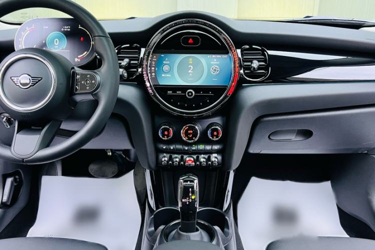 Used MINI 2023 Updated 1.5T COOPER Artist Interior 2