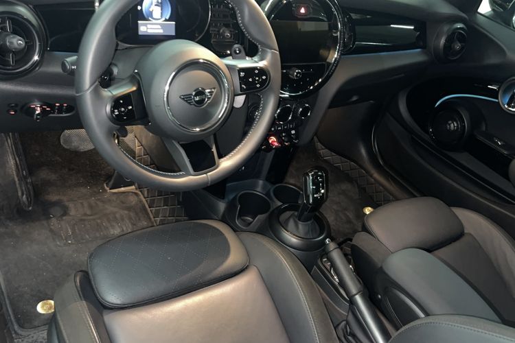 Used MINI 2023 Updated 2.0T COOPER S Artist Interior 3