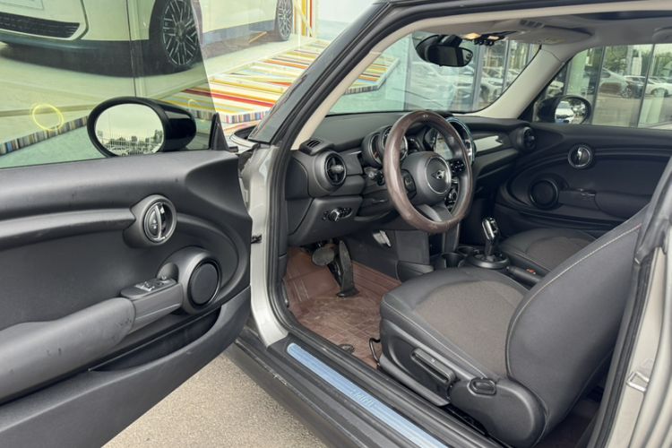 Used MINI 2023 1.5T ONE Interior 3