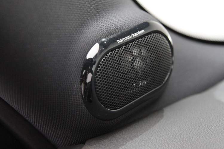 Used MINI 2023 Updated 2.0T COOPER S Artist Interior 3