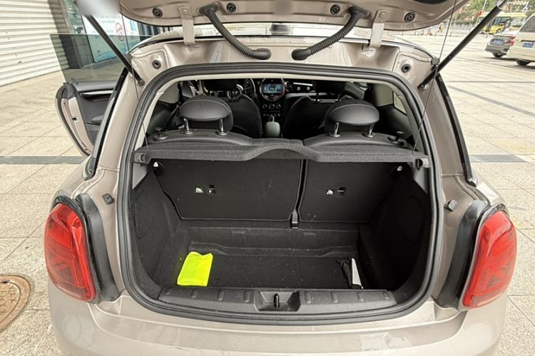 Used MINI 2023 1.5T COOPER Artist Interior 3