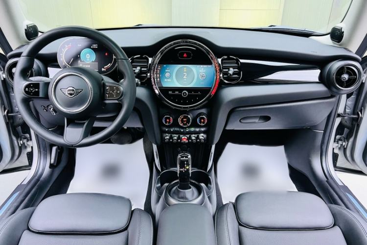 Used MINI 2023 Updated 1.5T COOPER Artist Interior 3