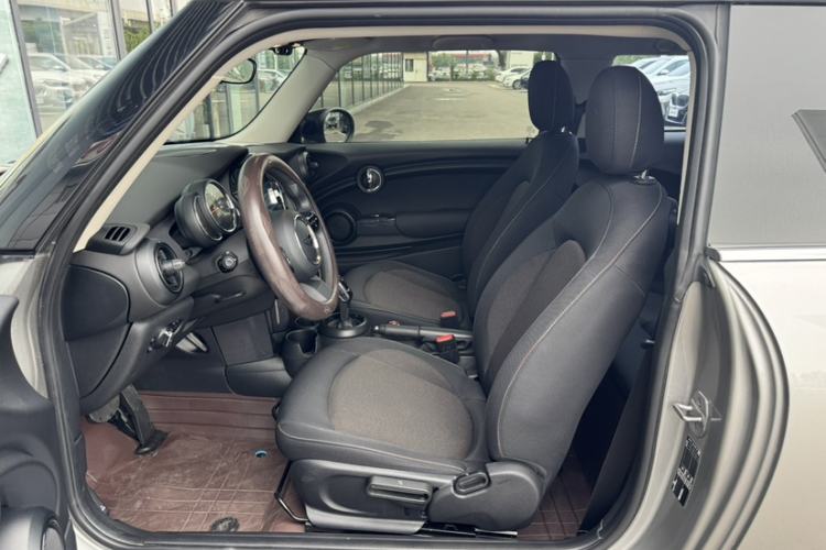 Used MINI 2023 1.5T ONE Interior 4