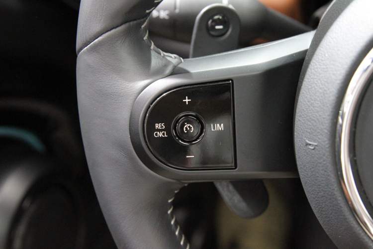 Used MINI 2023 Updated 2.0T COOPER S Artist Interior 4