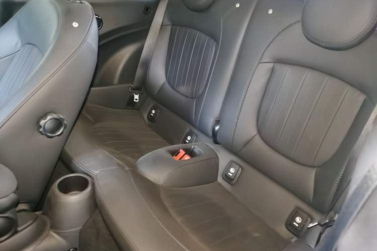 Used MINI 2023 2.0T COOPER S CABRIO King's Cross Special Edition Interior 4