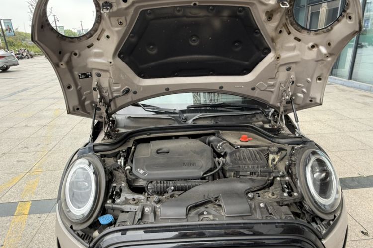 Used MINI 2023 1.5T COOPER Artist Interior 4