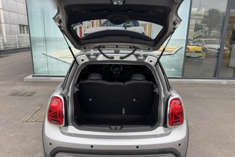 Used MINI 2023 1.5T ONE Interior 5