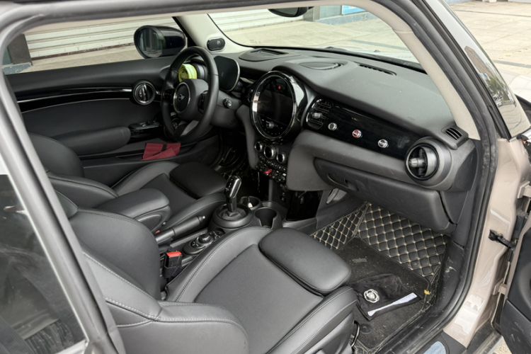 Used MINI 2023 1.5T COOPER Artist Interior 5