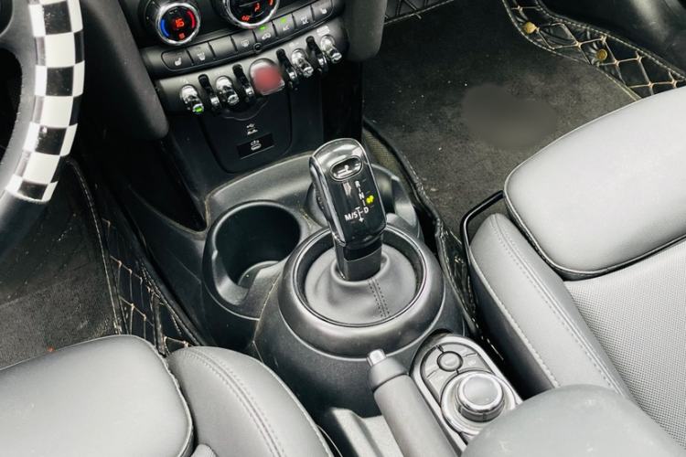 Used MINI 2023 Updated 1.5T COOPER Artist Interior 5
