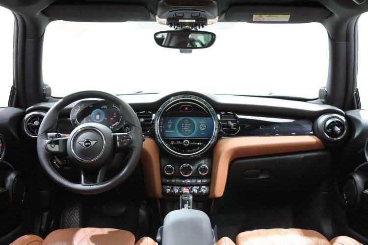 Used MINI 2023 Updated 2.0T COOPER S Artist Interior 6