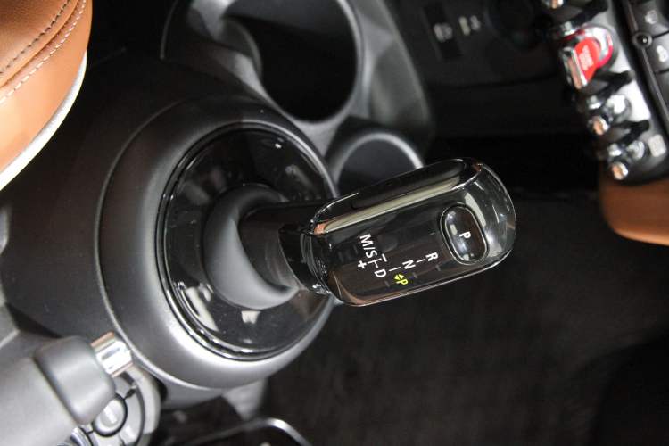 Used MINI 2023 Updated 2.0T COOPER S Artist Interior 7
