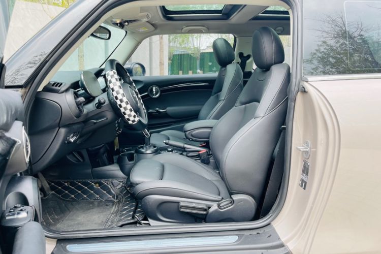 Used MINI 2023 Updated 1.5T COOPER Artist Interior 7