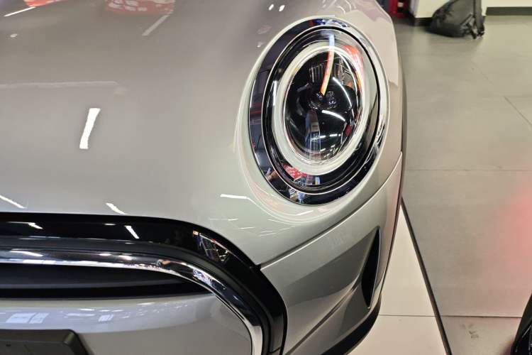 Used MINI 2023 Updated 1.5T COOPER Artist Five-Door Edition Left Front Headlight