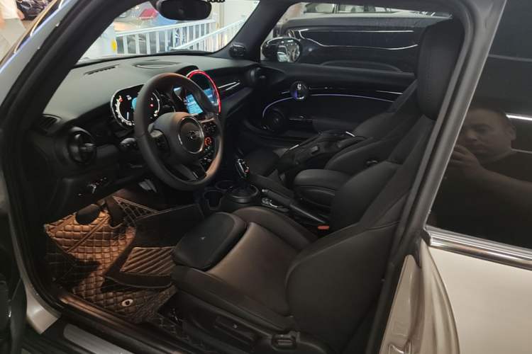 Used MINI 2023 Updated 2.0T COOPER S Artist Left Front Seat