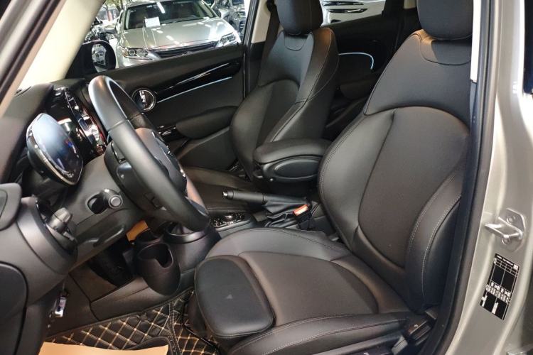 Used MINI 2023 Updated 1.5T COOPER Artist Five-Door Edition Left Front Seat