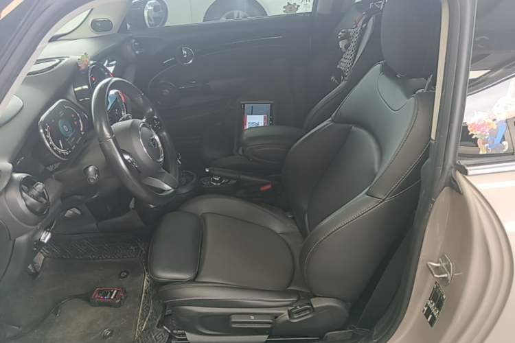 Used MINI 2023 1.5T COOPER Artist Left Front Seat
