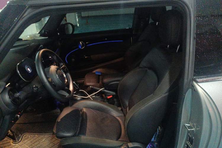 Used MINI 2023 Updated 2.0T COOPER S Artist Left Front Seat