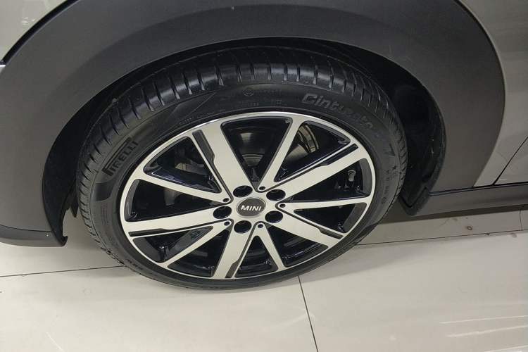 Used MINI 2023 1.5T COOPER Artist Five-Door Edition Left Front Wheel Hub