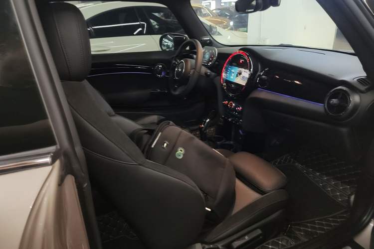 Used MINI 2023 Updated 2.0T COOPER S Artist Right Front Seat