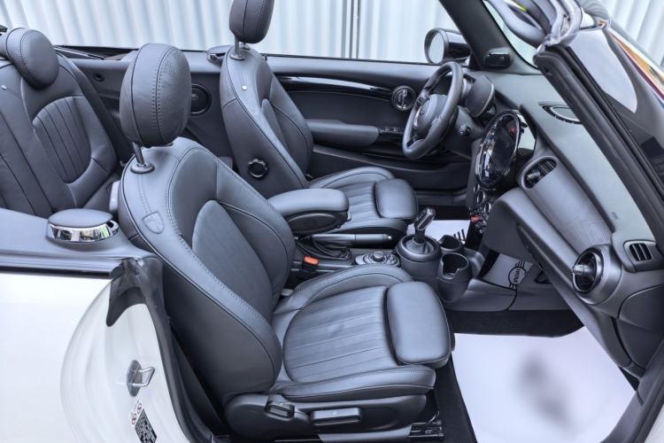 Used MINI 2023 2.0T COOPER S CABRIO King's Cross Special Edition Right Front Seat