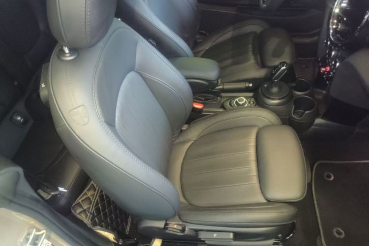 Used MINI 2023 Second Facelift 2.0T COOPER S CABRIO Artist Right Front Seat