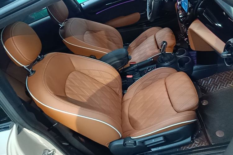 Used MINI 2023 Updated 2.0T COOPER S Artist Right Front Seat