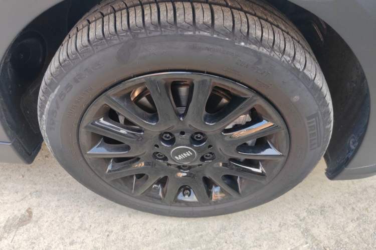 Used MINI 2023 1.5T ONE Right Front Wheel Hub