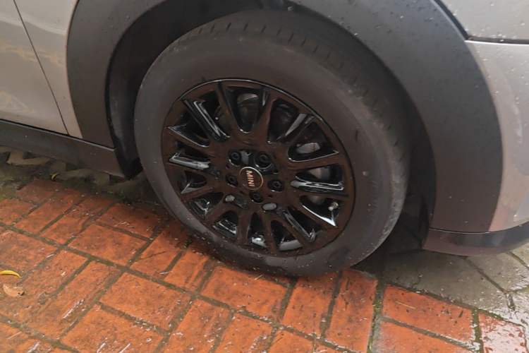 Used MINI 2023 1.5T ONE Right Front Wheel Hub