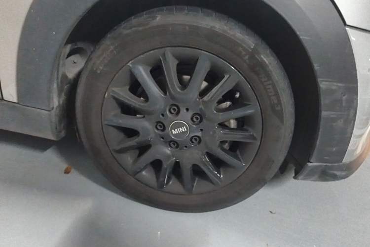 Used MINI 2023 1.5T ONE Five-Door Edition Right Front Wheel Hub