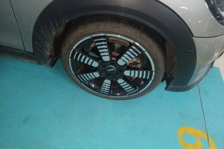 Used MINI 2023 Updated 2.0T COOPER S Artist Right Front Wheel Hub