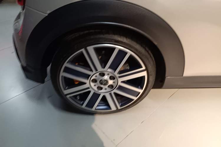 Used MINI 2023 Updated 2.0T COOPER S Artist Right Rear Wheel Hub