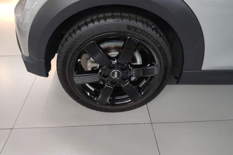 Used MINI 2023 Updated 1.5T COOPER Artist Right Rear Wheel Hub
