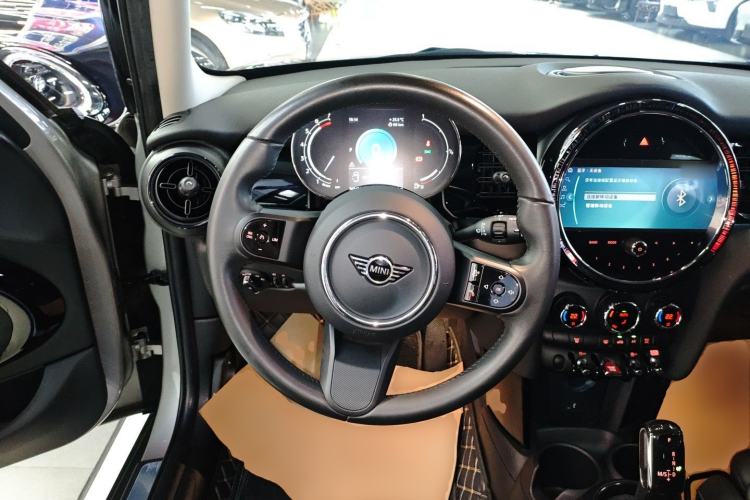 Used MINI 2023 Updated 1.5T COOPER Artist Five-Door Edition Steering Wheel
