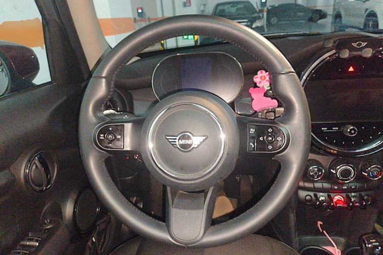 Used MINI 2023 1.5T ONE Five-Door Edition Steering Wheel