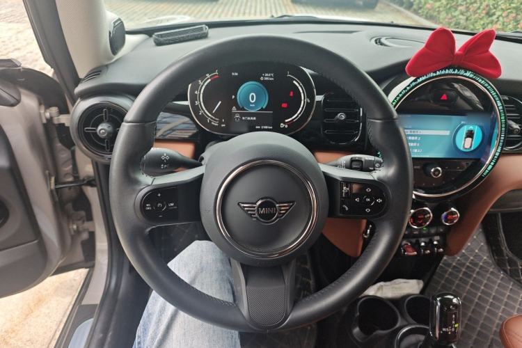 Used MINI 2023 Revised 1.5T COOPER CABRIO Artist Steering Wheel
