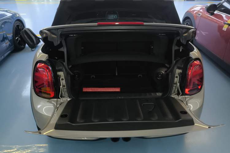 Used MINI 2023 Second Facelift 2.0T COOPER S CABRIO Artist Trunk