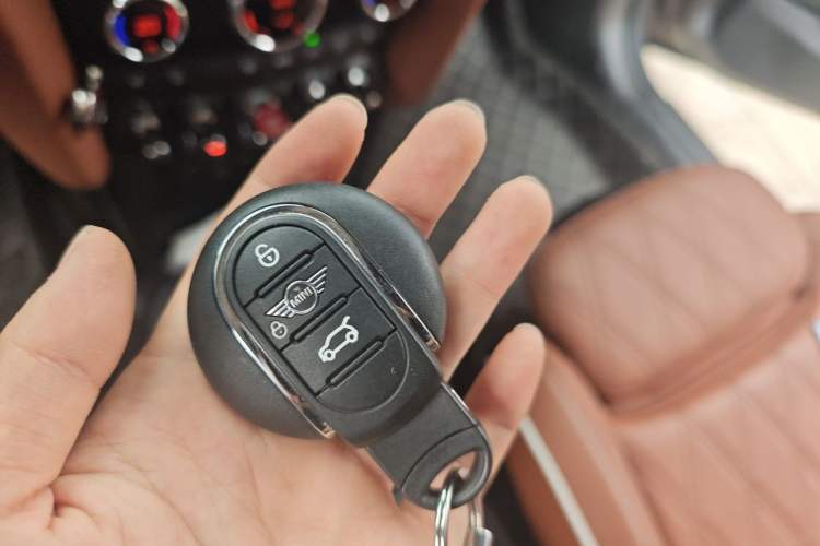 Used MINI 2023 Revised 1.5T COOPER CABRIO Artist Vehicle Key