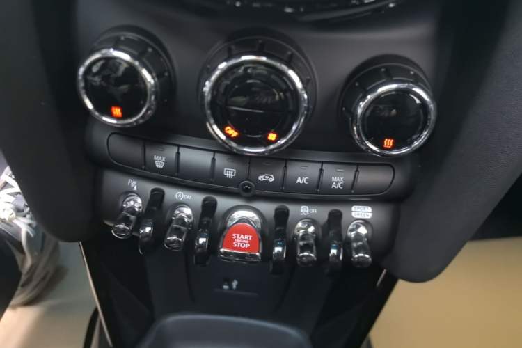 Used MINI 2023 Updated 2.0T COOPER S Artist Audio And AC Panel