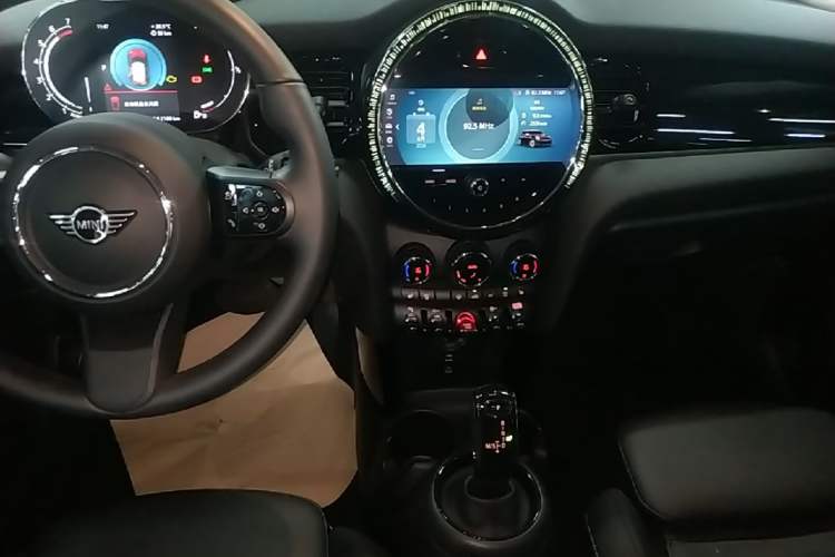 Used MINI 2023 1.5T COOPER Artist Five-Door Edition Audio And AC Panel