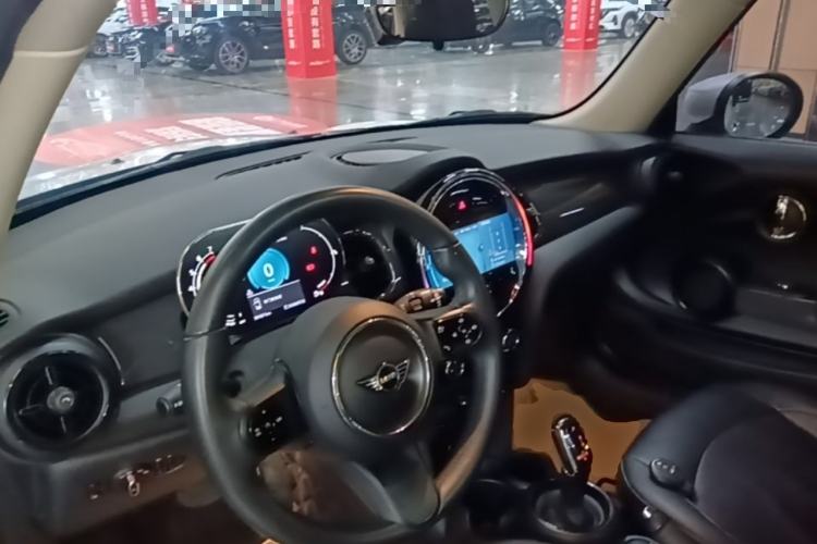 Used MINI 2023 1.5T ONE Center Console