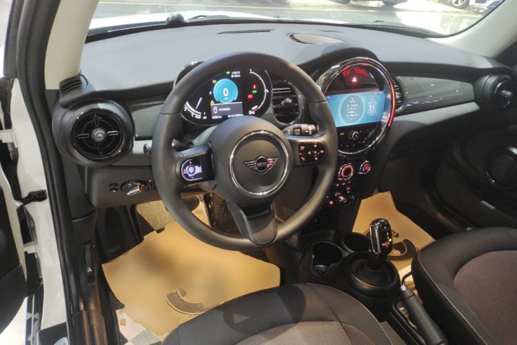 Used MINI 2023 1.5T ONE Center Console