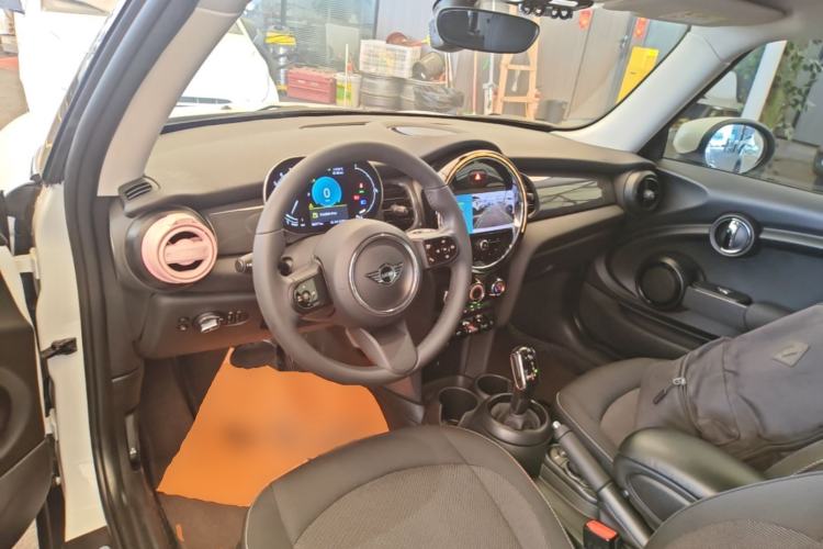 Used MINI 2023 1.5T ONE Center Console