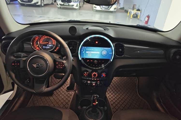 Used MINI 2023 1.5T ONE Center Console