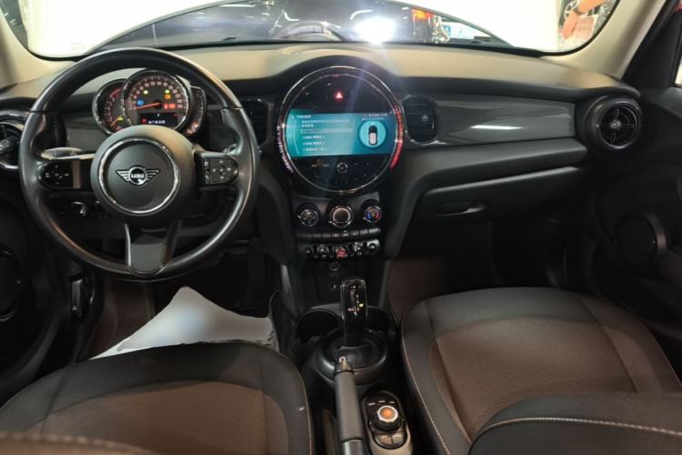 Used MINI 2023 1.5T ONE Five-Door Edition Center Console