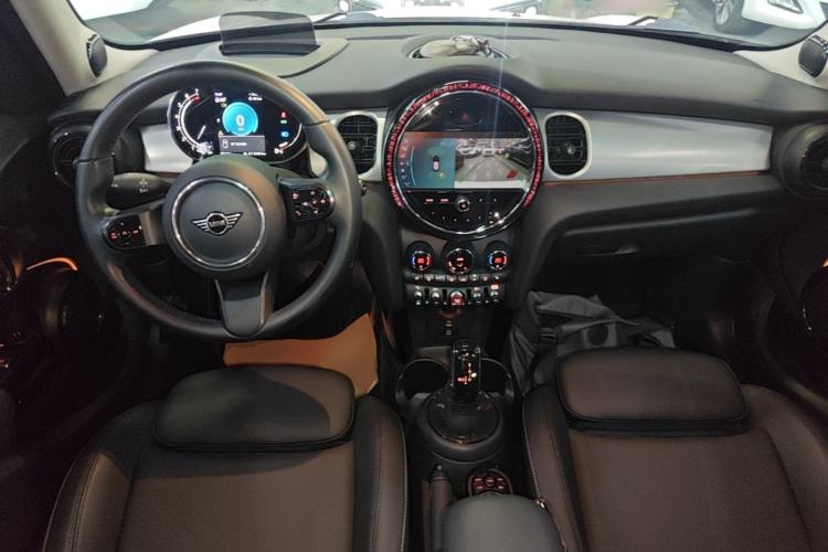 Used MINI 2023 1.5T COOPER Artist Five-Door Edition Center Console
