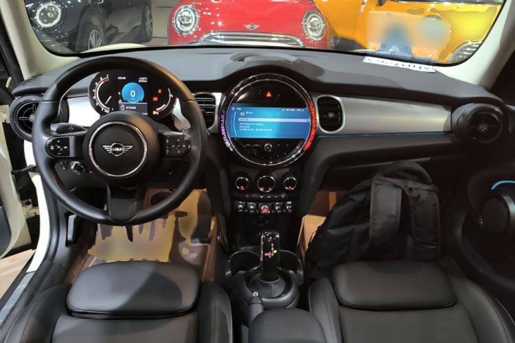 Used MINI 2023 1.5T COOPER Artist Five-Door Edition Center Console