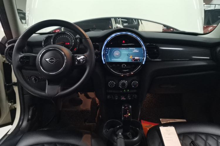 Used MINI 2023 1.5T ONE Five-Door Edition Center Console